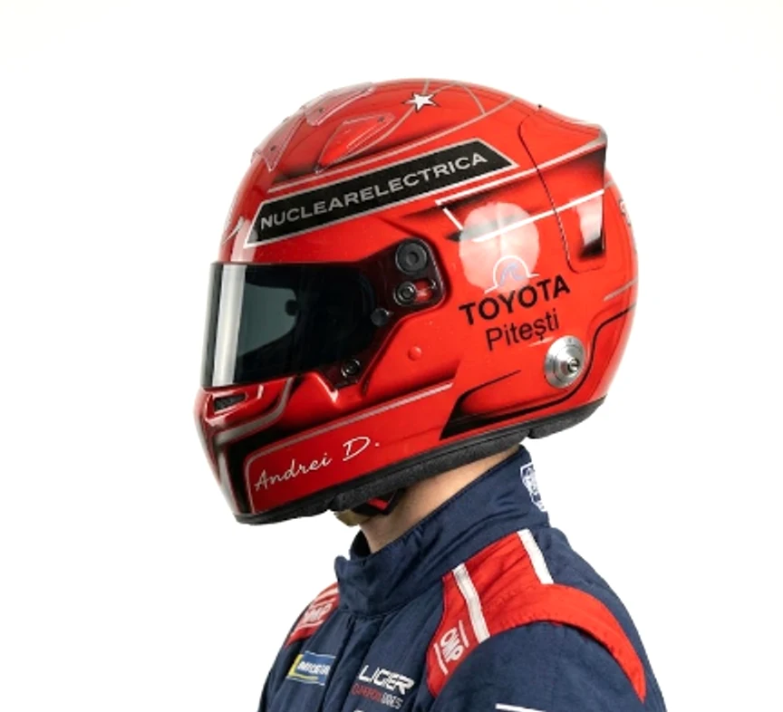 Andrei Duna in profile, wearing his red Toyota Pitești helmet